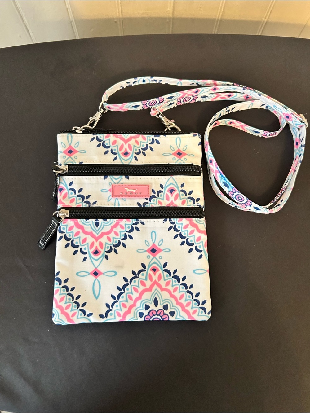 Scout “Sally Go Lightly” Crossbody Bag/Like New